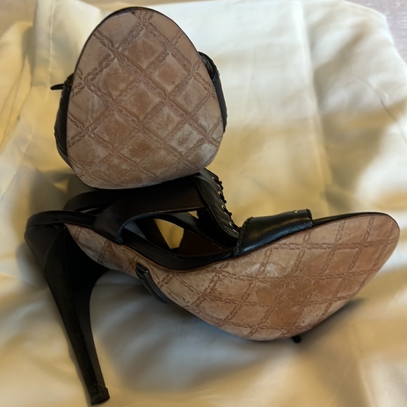 stiletto shoes….sassy - Picture 4 of 8